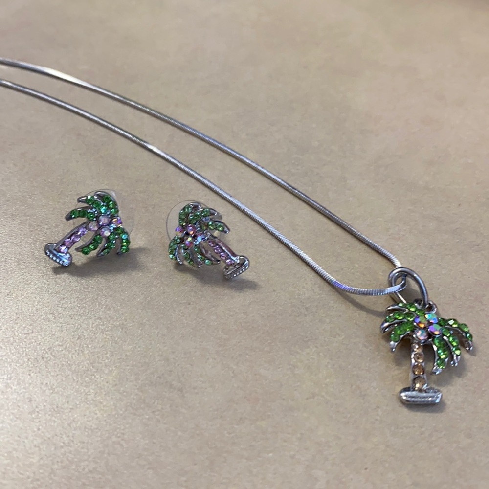 Crystal palm tree Studs & brand new necklace.